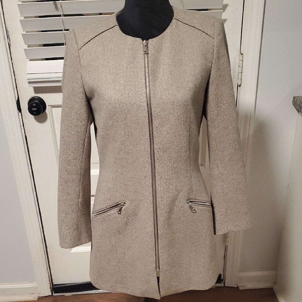 Zara Women's Beige Zippered Jacket